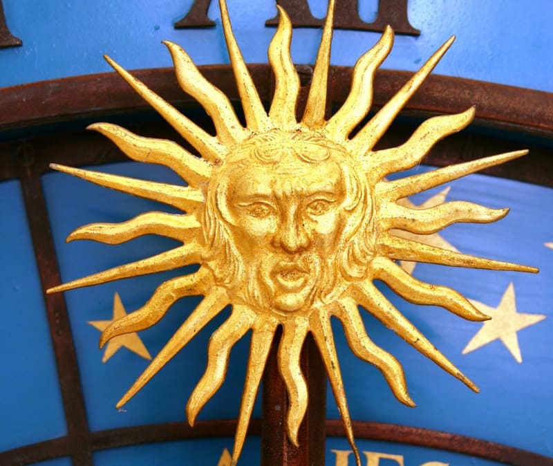 Exterior gilded metalwork