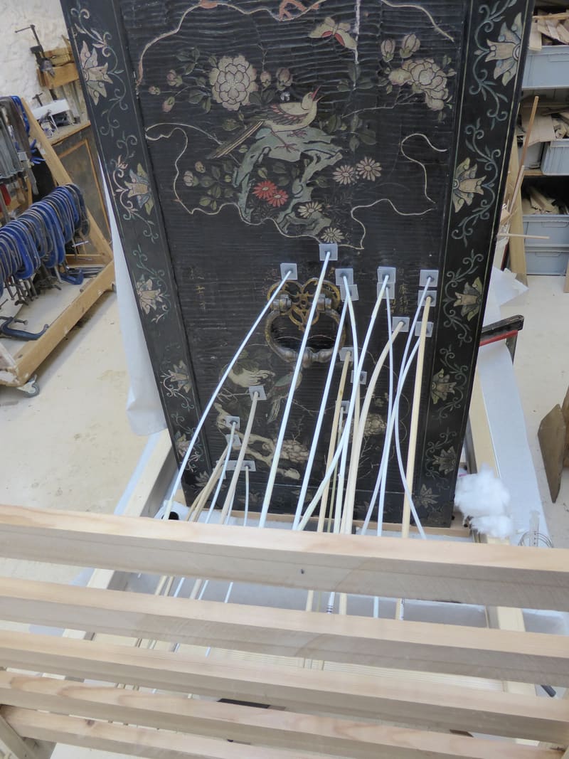 Applying pressure to the lacquer