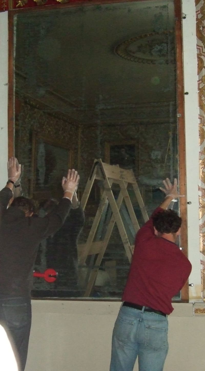 Removing a mirror glass