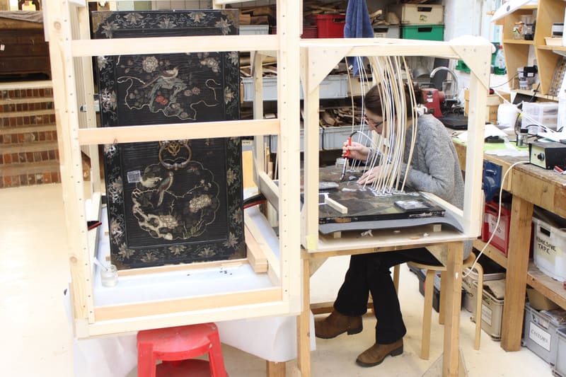 Applying pressure to lifting lacquer