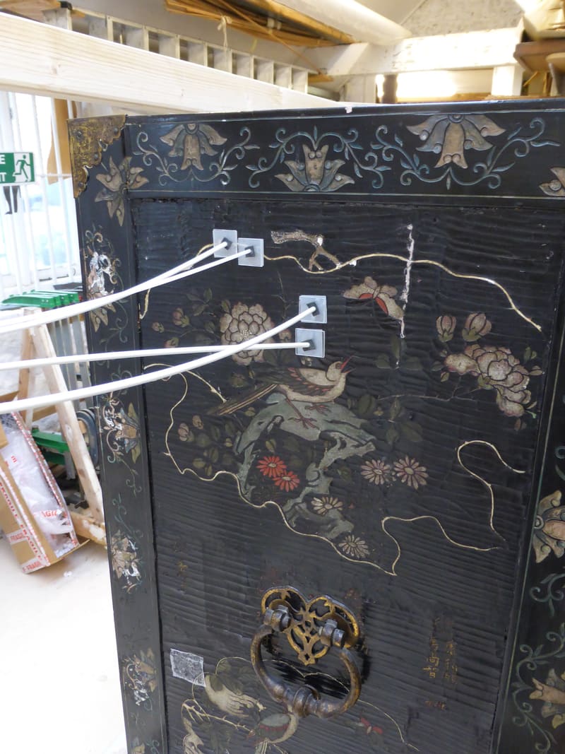 Applying pressure to lacquer